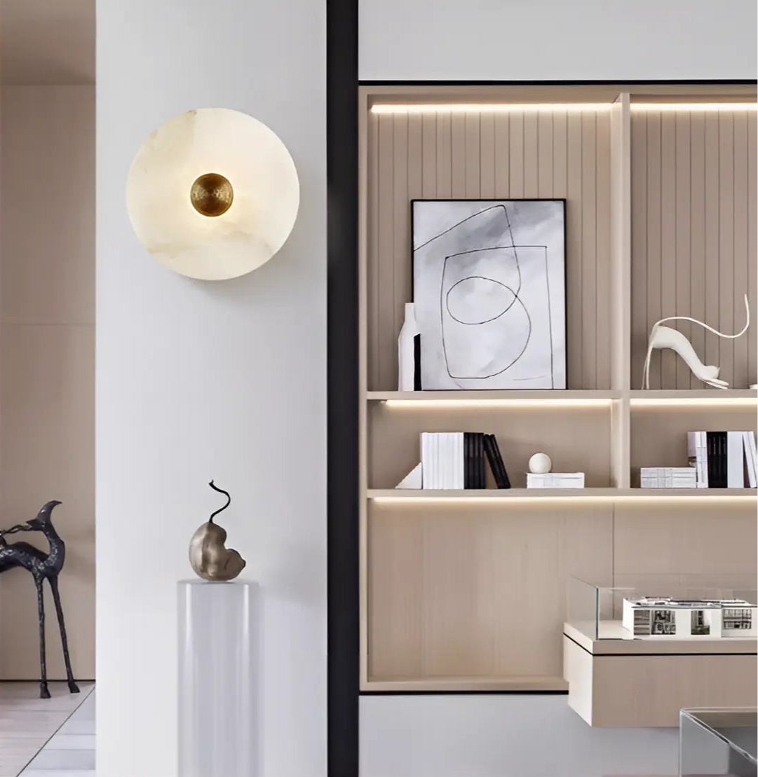 LumaSphere - Elegant Oval Lampe i Alabast for Stilfull Belysning Motelys