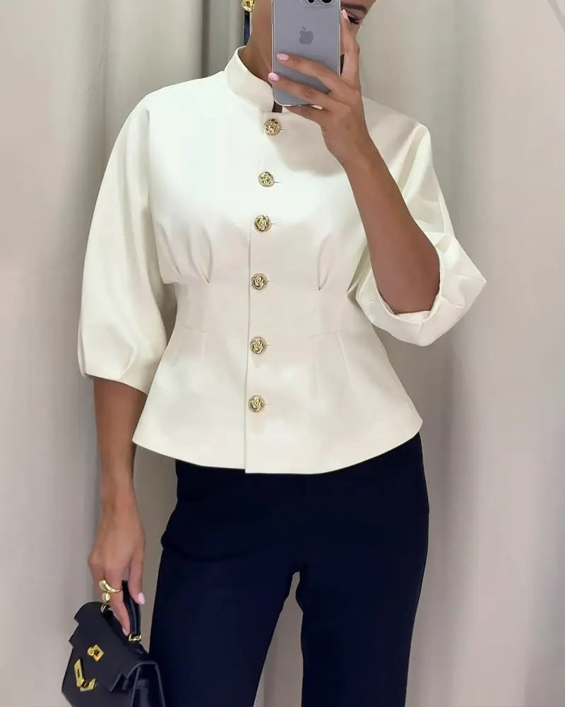 TrendyCharm - Elegant Bluse med Gullknapper Motelys