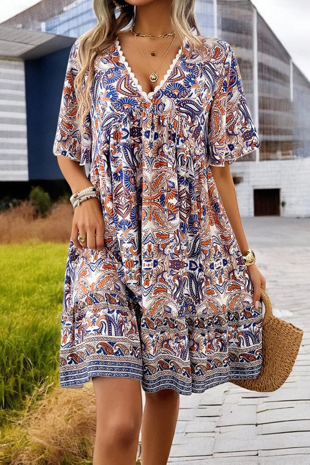 VividChic - Minikjole Med Trykt V-Hals For En Lekker Look Motelys