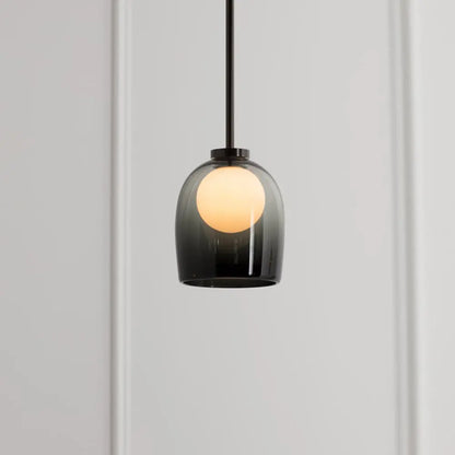 LumiSphere - Trendy Pendel med Lys Glasskule for Elegant Belysning Motelys