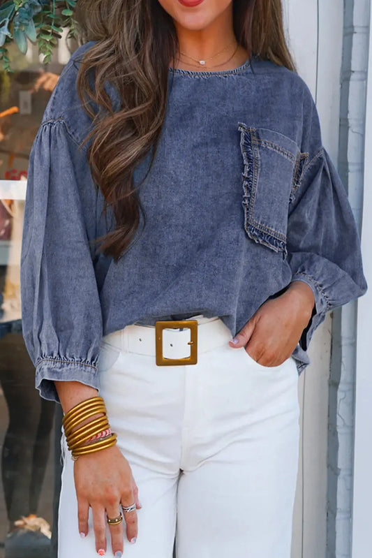 CasualTrend - Frynsete Denimbluse med Påsydde Lommer Motelys