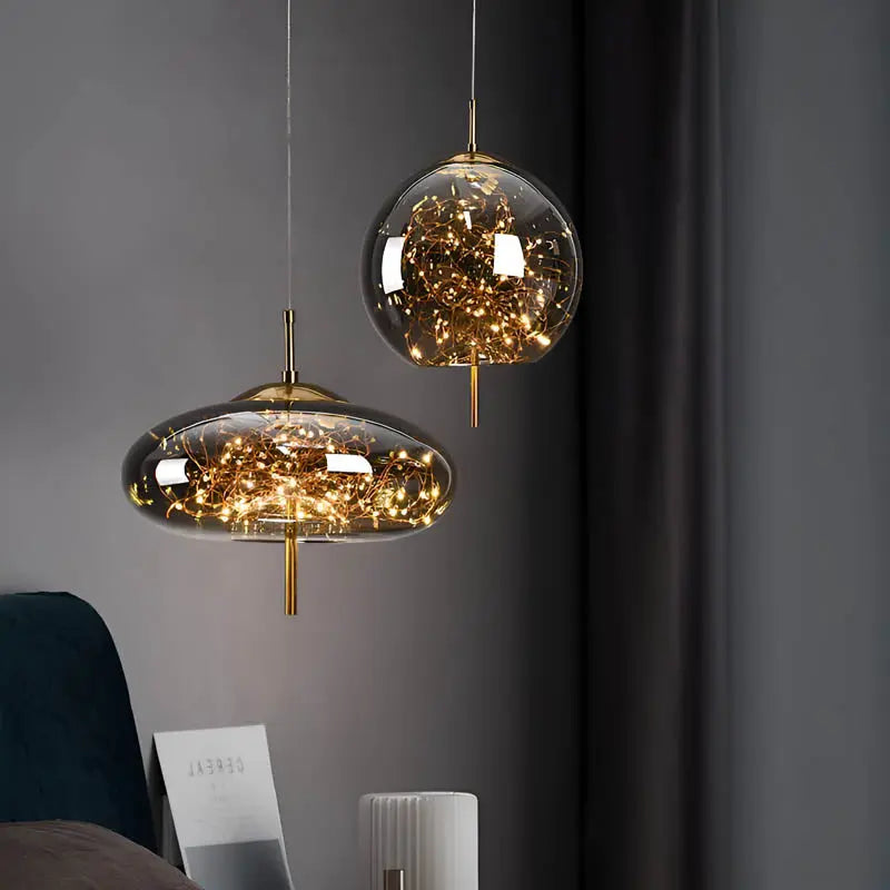 GlassArtistry - Unik Pendellampe i Brunt Glass for Stilig Belysning Motelys