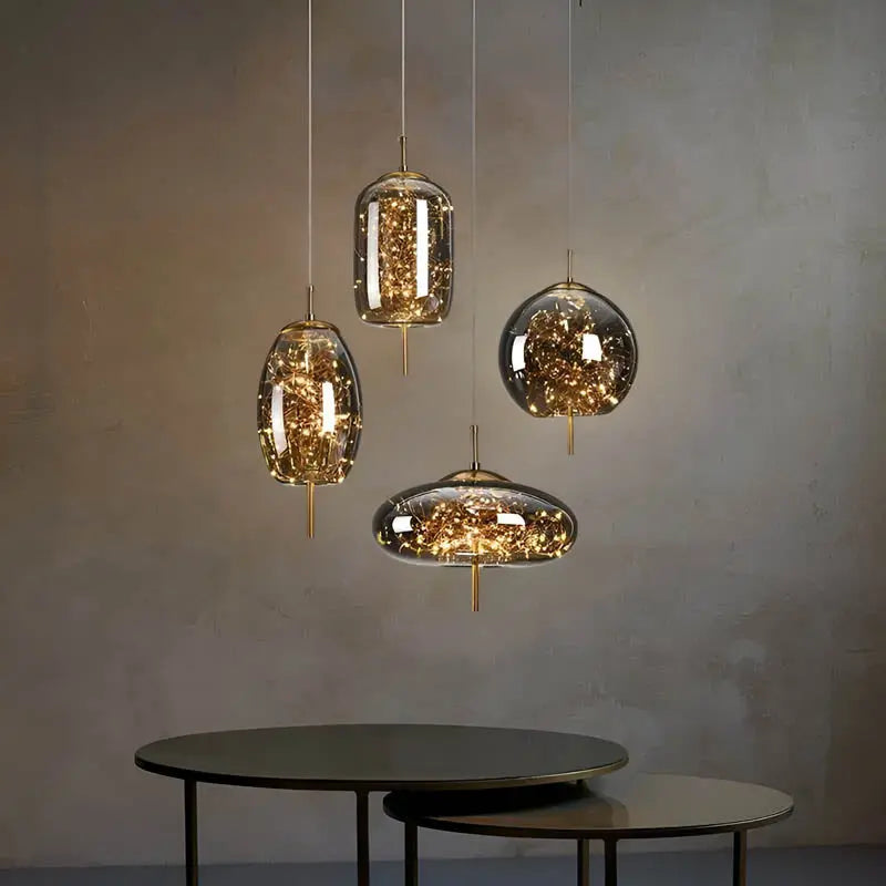 GlassArtistry - Unik Pendellampe i Brunt Glass for Stilig Belysning Motelys