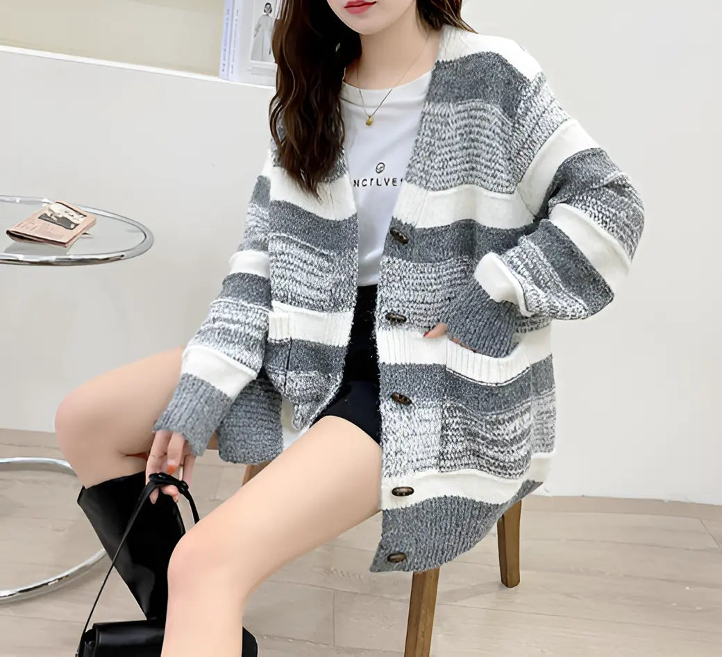 ChicStyle - Elegant Stripete Cardigan med Knapp Motelys