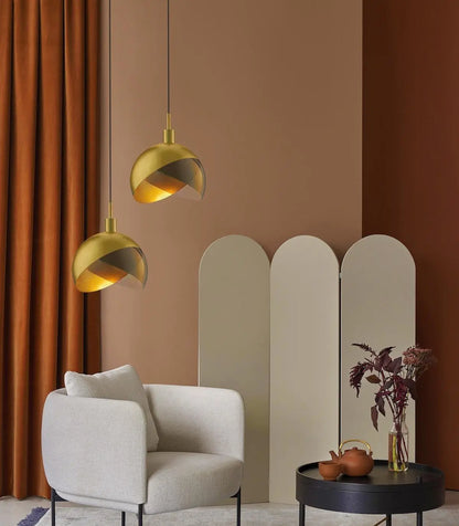 LuxeGlow - Fantastisk Pendellampe i Gullglass for Elegant Belysning Motelys