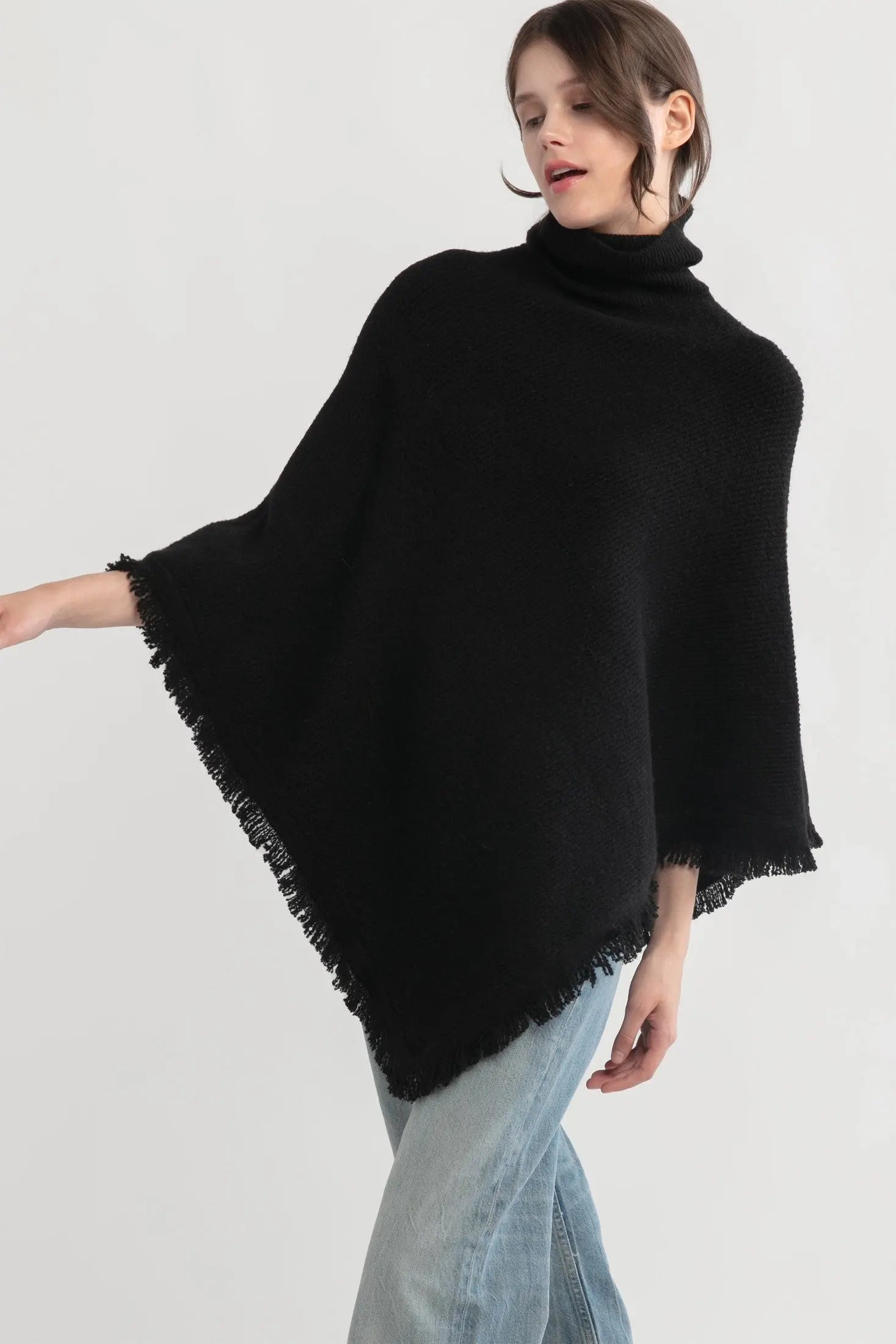Ava – Elegant Strikket Cape Poncho med Frynser Motelys