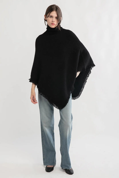 Ava – Elegant Strikket Cape Poncho med Frynser Motelys