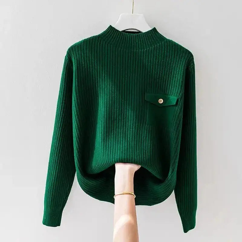 Luna – Elegant Ribbestrikket Topp med Knapplomme Motelys