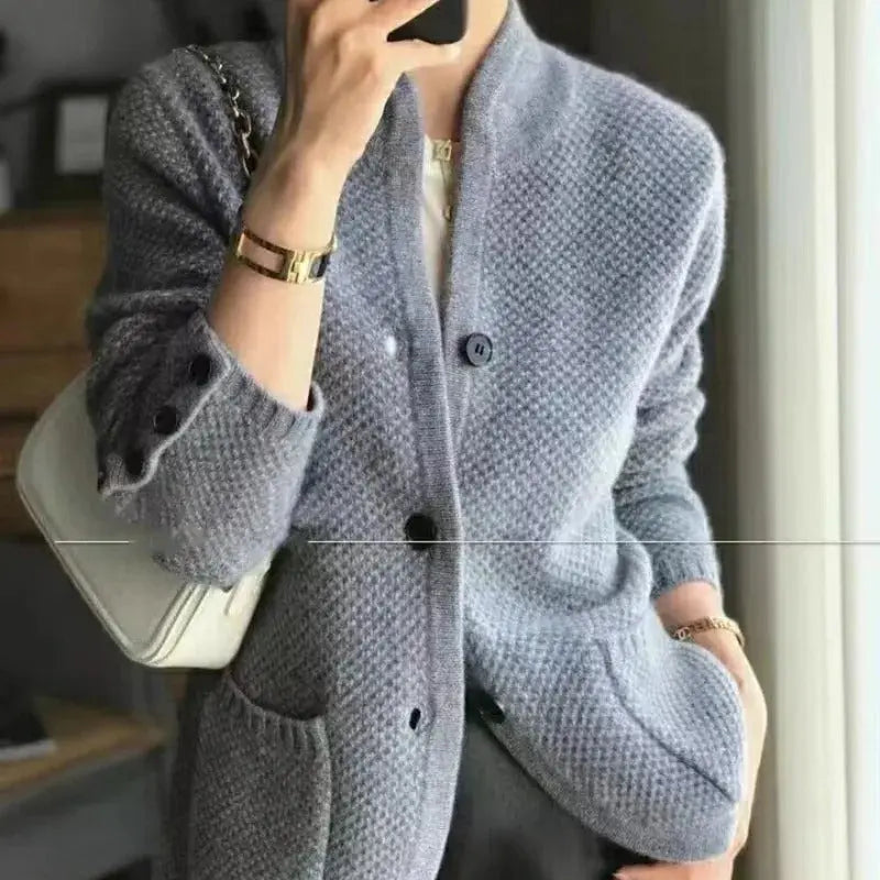 Elena – Elegant Strikket Cardigan for Alle Sesonger Motelys