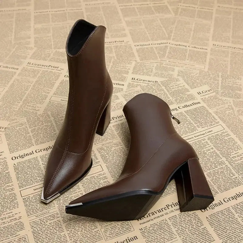 Eclipse – Eksklusive Chelsea Boots med Kromdetalj Motelys